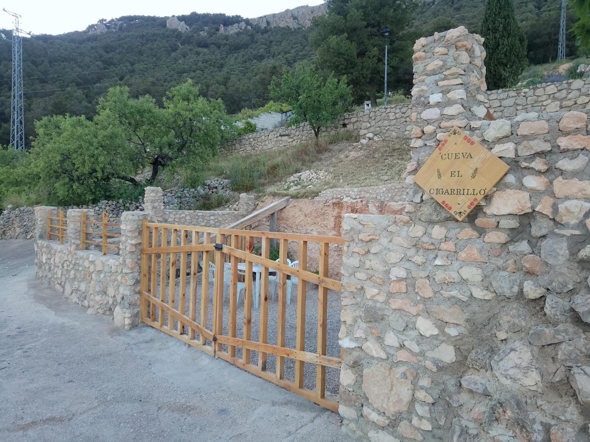 הוילה Pegalajar Casa/Cueva El Cigarrillo מראה חיצוני תמונה